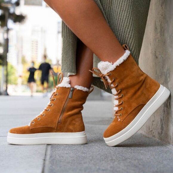 J/Slides Torrie Fleece Lined Water Resistant Platform Boots Cognac Size 10 NWT - Picture 2 of 11